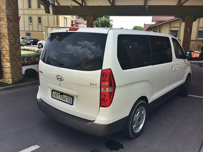 Hyundai H1 - 3.jpg