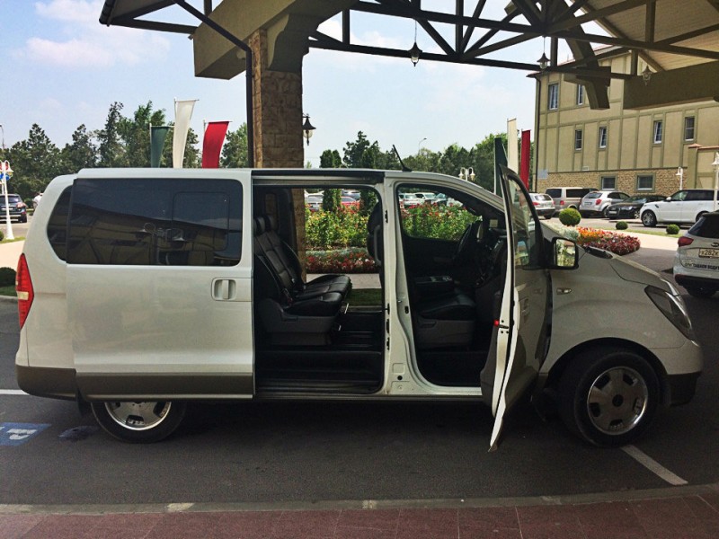 Hyundai H1 - 2.jpg